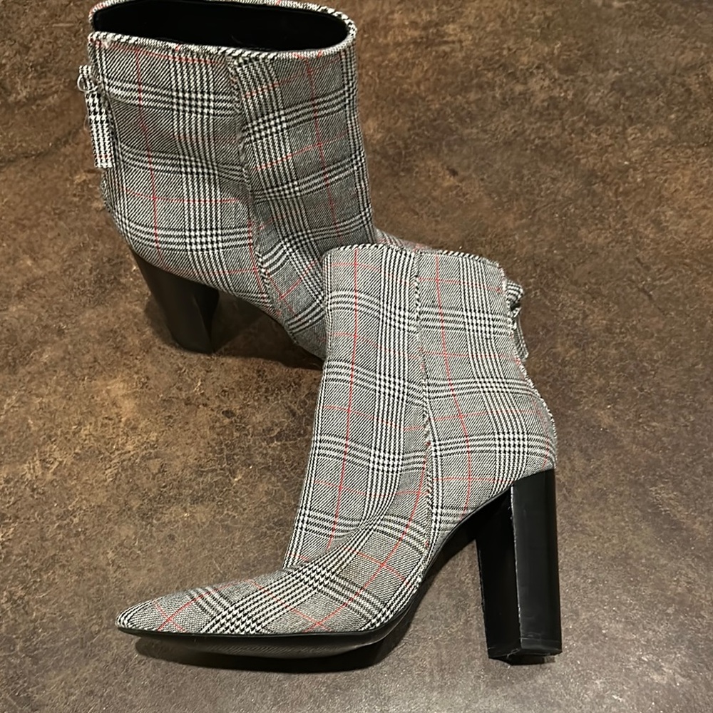Steve Madden Trista Booties Women 9M Grey Plaid Good Block Heel Pointed Toe